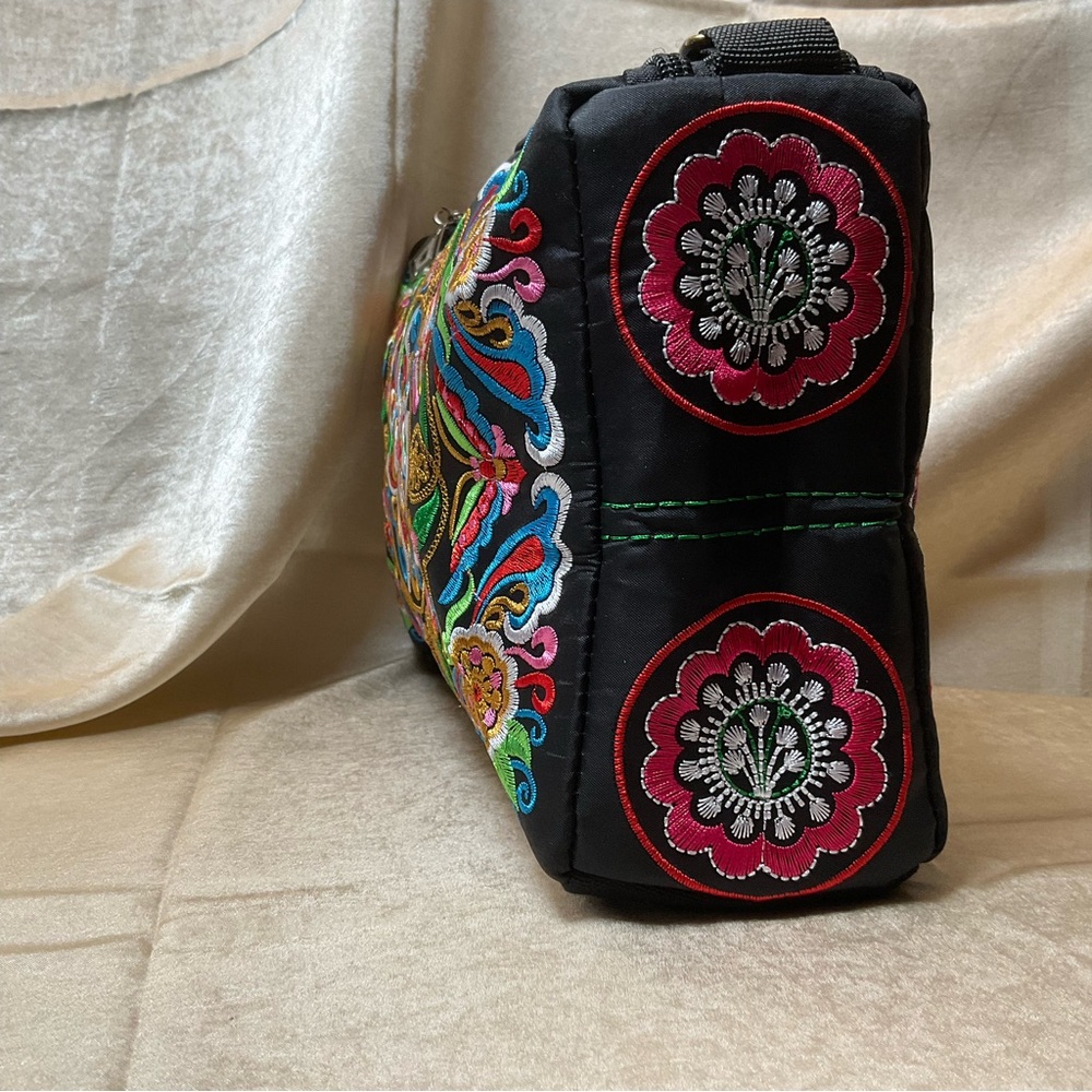 Embroidered crossbody bag with three separate zippered compartments, NWOT - Picture 2 of 16